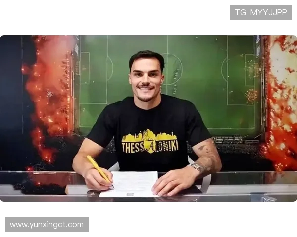 佩德罗阿尔瓦罗抵达机场披泰山围巾热情签名球迷引发欢呼